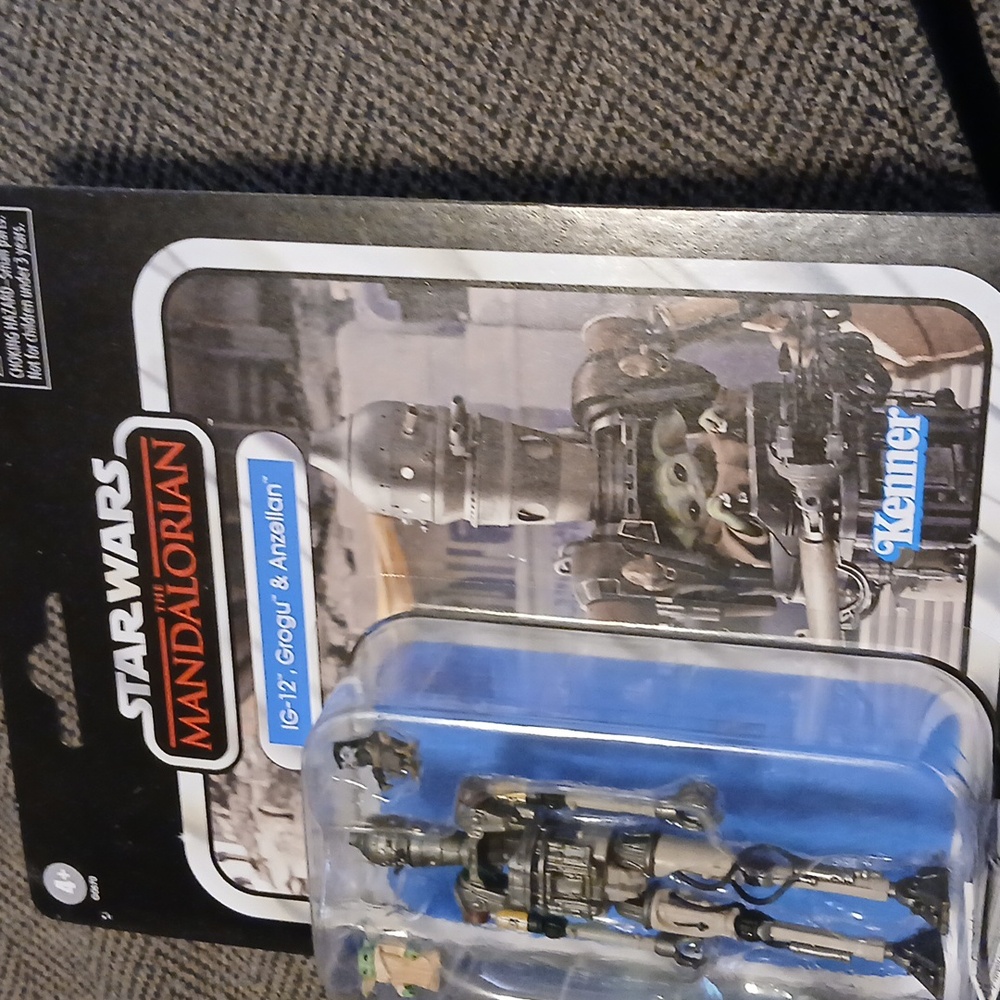 Star Wars IG-12 Action Figure Kenner With Grogu And Anzellan. From MANDALORIAN